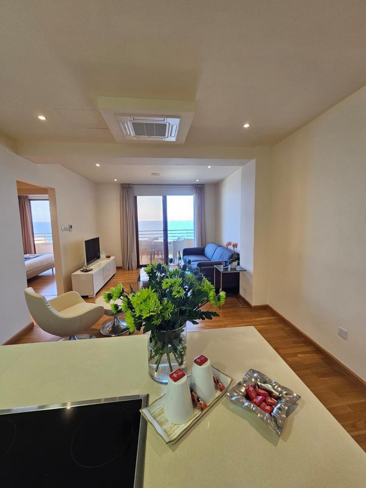 11 Suites - Golden Sunrise Suite Lárnaka Rom bilde